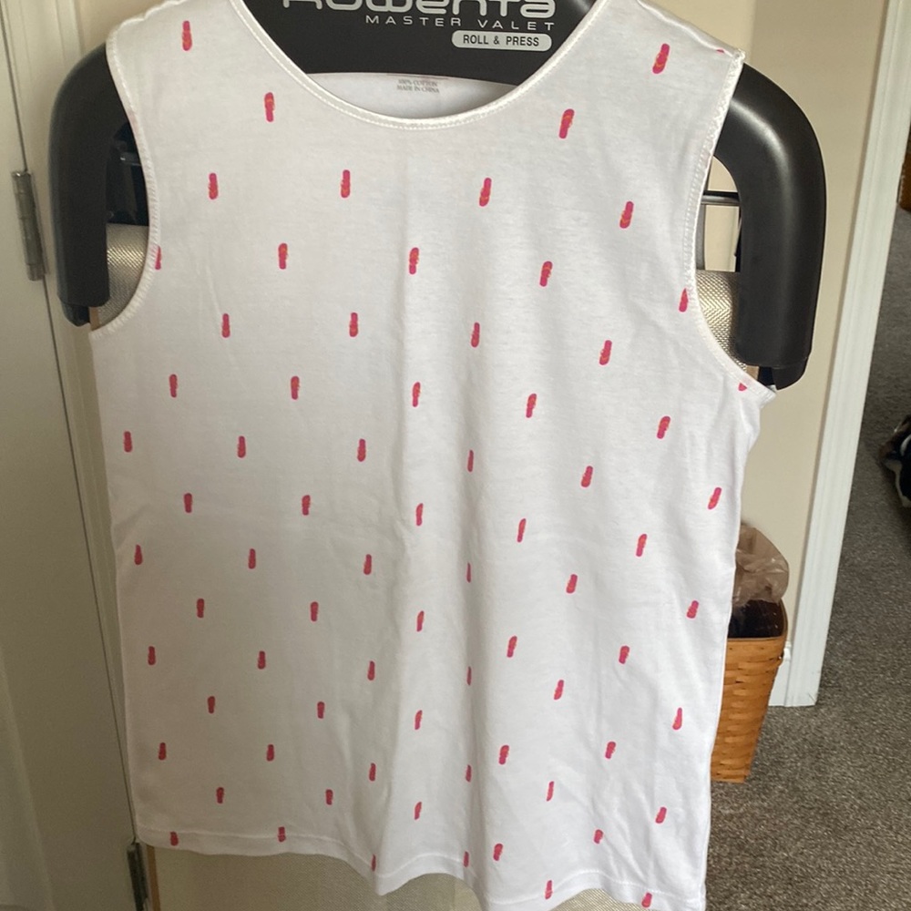 Adorable Tank Top with pink flip flops